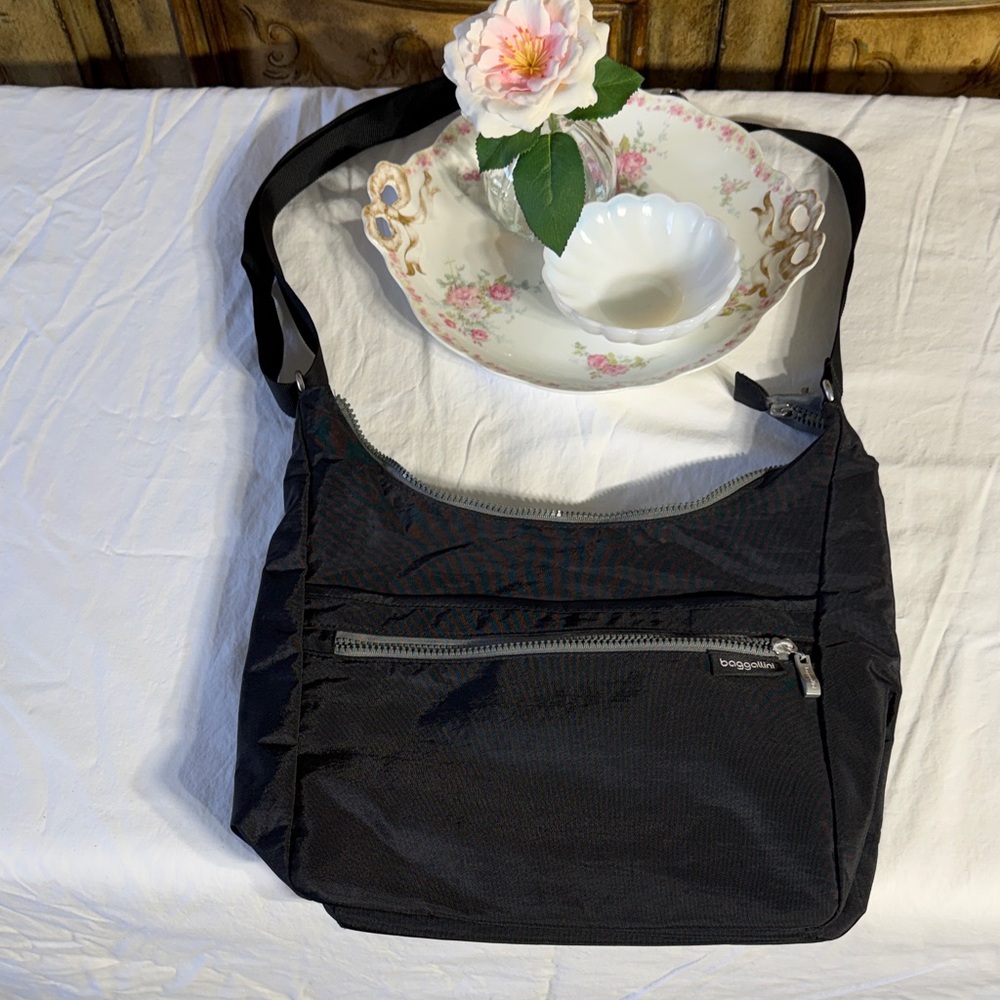 Baggallini Black Hobo Bag Crossbody 10” x 13”